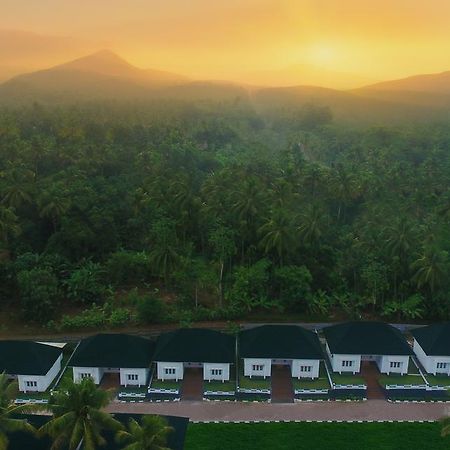 Magic Land Resorts Athirapally Irinjalakuda Dış mekan fotoğraf