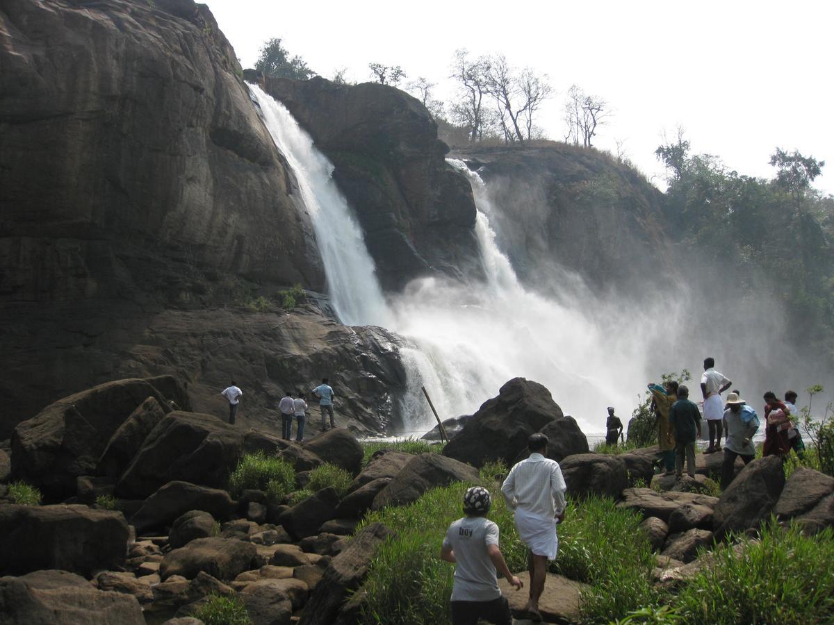 Magic Land Resorts Athirapally Irinjalakuda Dış mekan fotoğraf