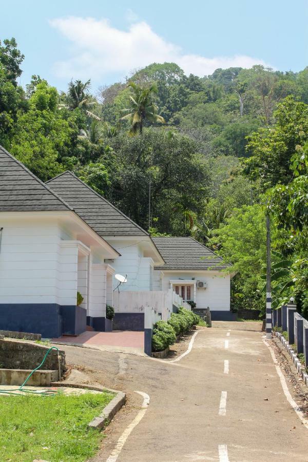 Magic Land Resorts Athirapally Irinjalakuda Dış mekan fotoğraf