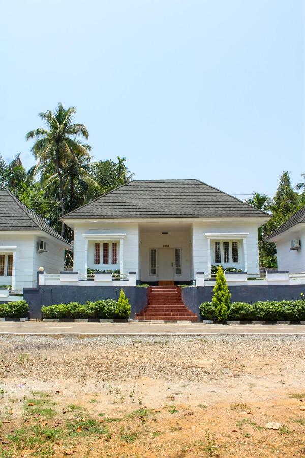 Magic Land Resorts Athirapally Irinjalakuda Dış mekan fotoğraf